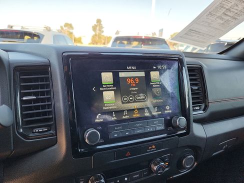 Used 2022 Nissan Frontier PRO-4X image 19