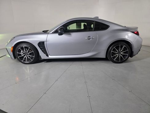 Used 2024 Toyota GR86 RWD image 2