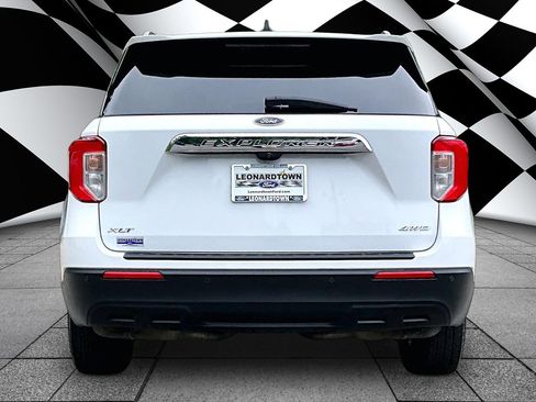 Used 2021 Ford Explorer XLT AWD/4WD image 4