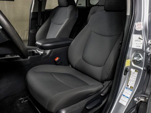 Used 2022 Toyota RAV4 LE image 28