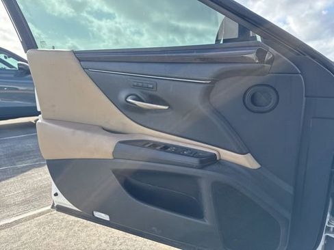 Used 2019 Lexus ES 350 w/ Premium Package image 6