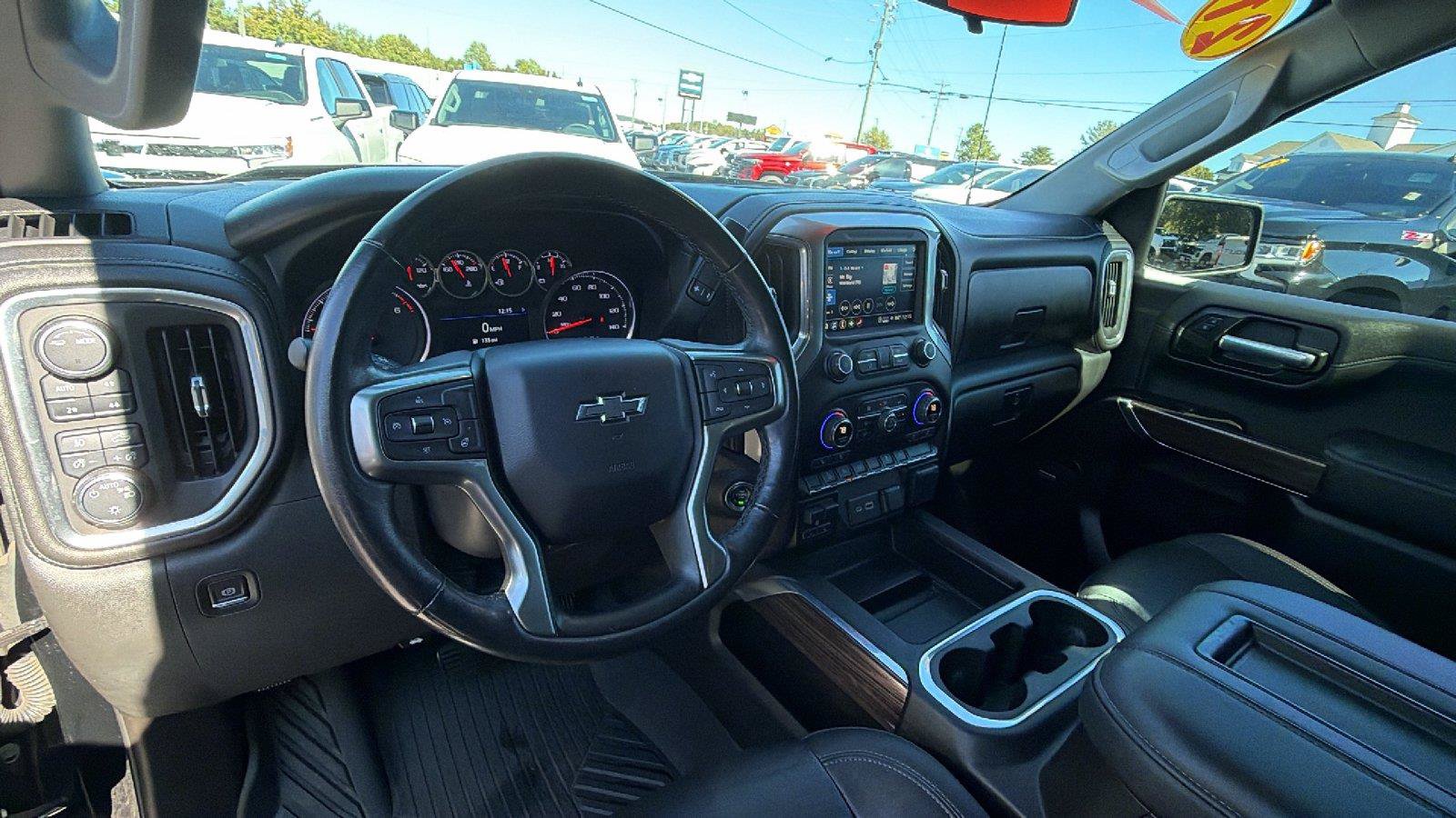 Used 2021 Chevrolet Silverado 1500 LT Trail Boss w/ Convenience Package II AWD/4WD image 3