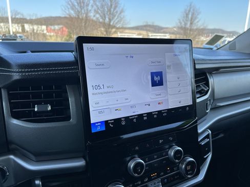 Used 2024 Ford Expedition Max XLT image 27