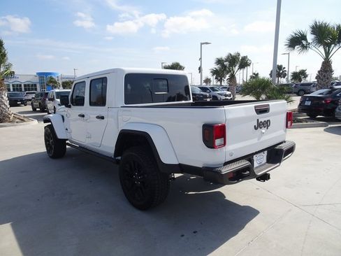 Used 2024 Jeep Gladiator Sport image 6