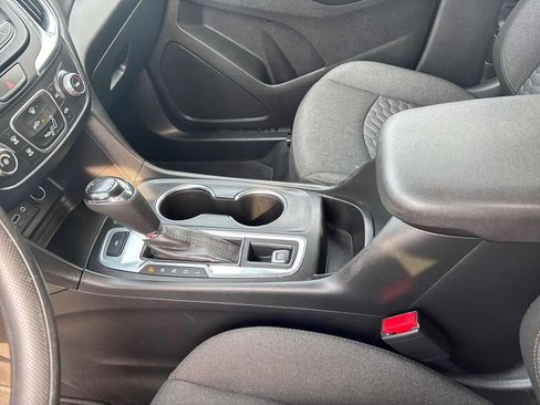 Used 2020 Chevrolet Equinox LT AWD/4WD image 17