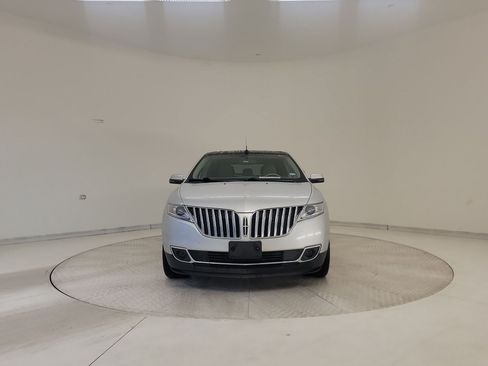 Used 2013 Lincoln MKX FWD image 4