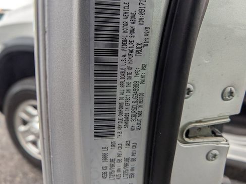 Used 2018 RAM 2500 Tradesman w/ Chrome Appearance Group image 23