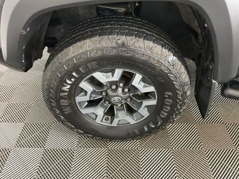 Used 2018 Toyota Tacoma TRD Off-Road image 25