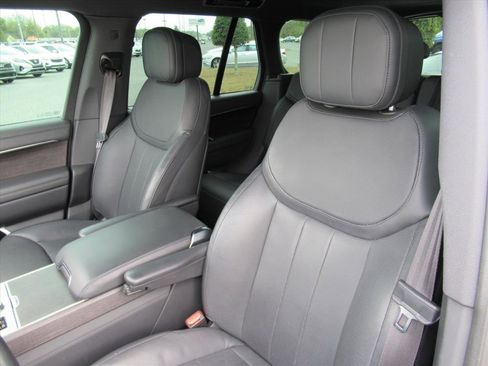Used 2023 Land Rover Range Rover SE image 18
