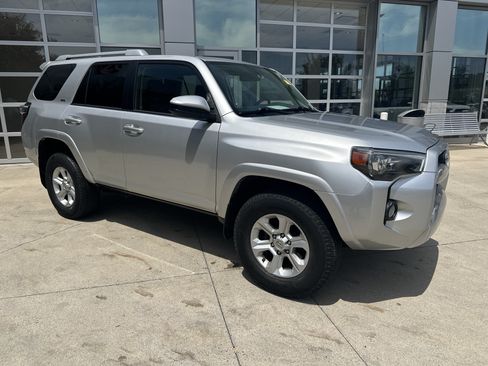 Used 2018 Toyota 4Runner SR5 AWD/4WD image 5