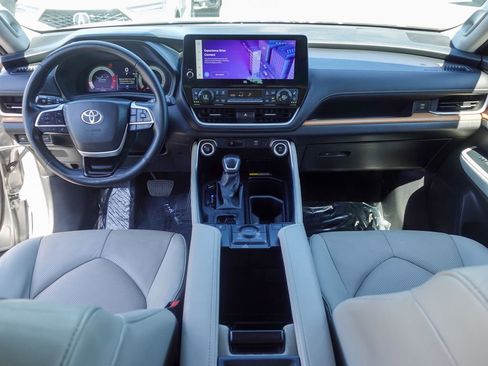 Used 2024 Toyota Grand Highlander AWD image 24