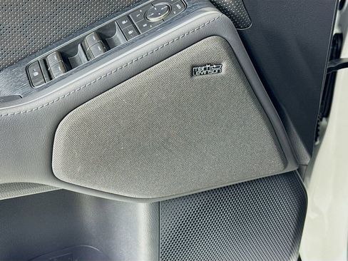 Used 2025 Lexus GX 550 w/ Accessory Package (2T) image 17