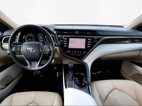 Used 2018 Toyota Camry LE image 7