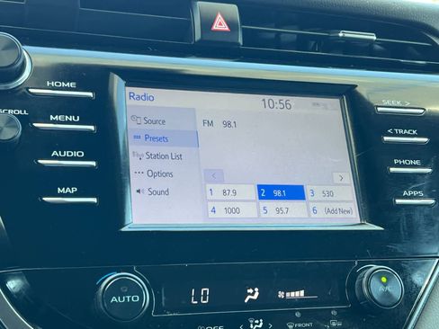 Used 2019 Toyota Camry SE FWD image 18