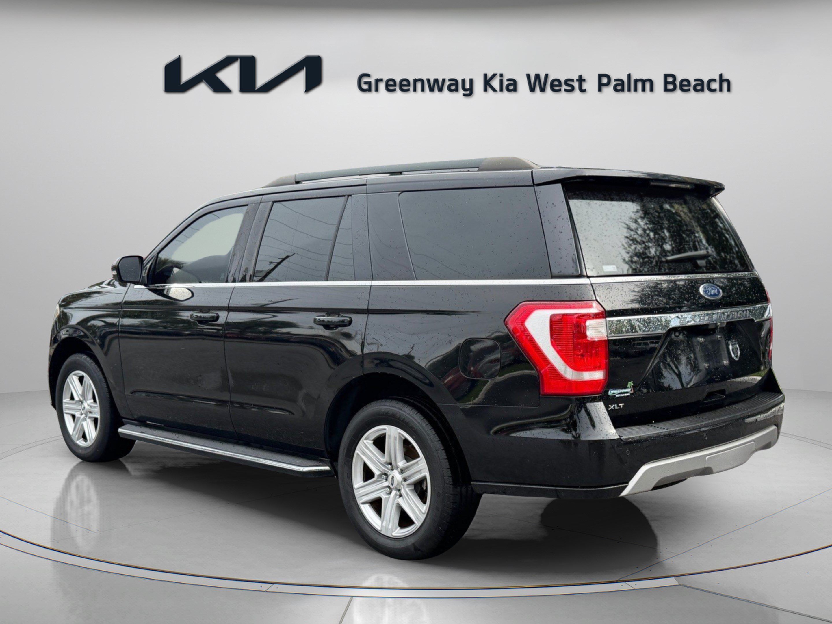 Used 2018 Ford Expedition XLT w/ Equipment Group 202A AWD/4WD image 5
