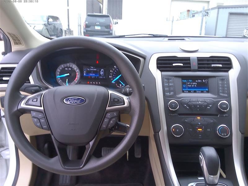 Used 2013 Ford Fusion SE FWD image 10