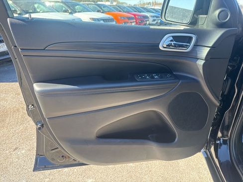 Certified 2022 Jeep Grand Cherokee Laredo X image 19