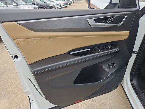 Used 2025 Volkswagen Atlas Cross Sport SE image 14