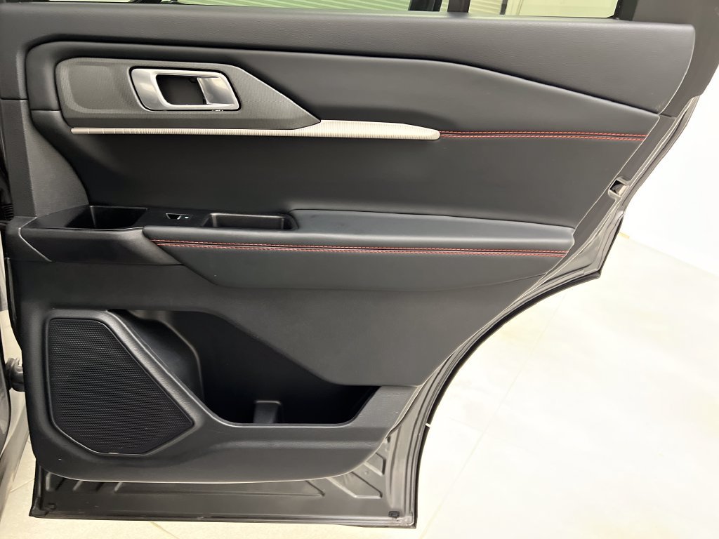 Used 2025 Ford Explorer ST-Line AWD/4WD image 33