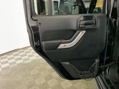 Used 2016 Jeep Wrangler Unlimited Rubicon AWD/4WD image 32