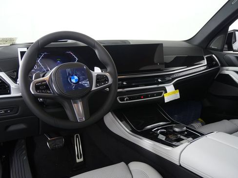 Used 2026 BMW X5 xDrive40i w/ M Sport Package AWD/4WD image 17