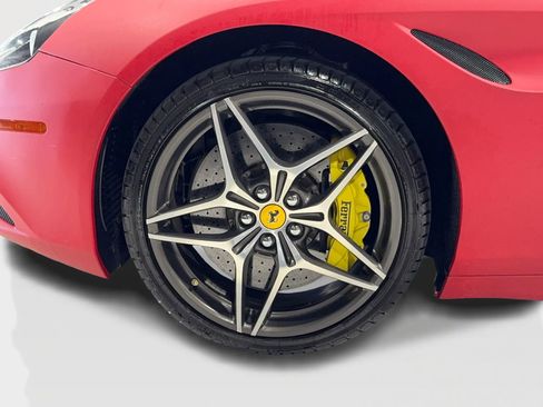Used 2016 Ferrari California T image 30