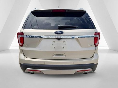 Used 2017 Ford Explorer XLT AWD/4WD image 6