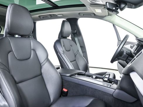 Certified 2025 Volvo XC90 B5 Core AWD/4WD image 24