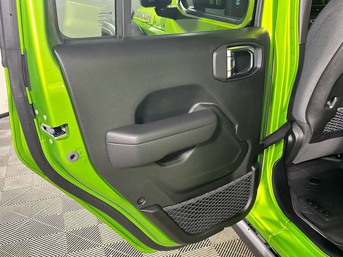 New 2025 Jeep Gladiator Rubicon w/ Convenience Group image 19