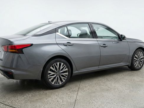 Used 2025 Nissan Altima 2.5 SV image 9