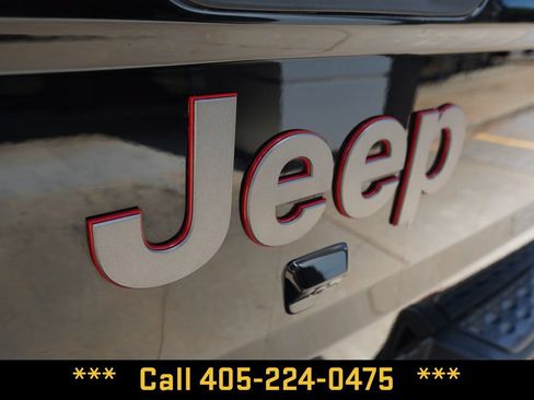 Used 2020 Jeep Gladiator Rubicon AWD/4WD image 5