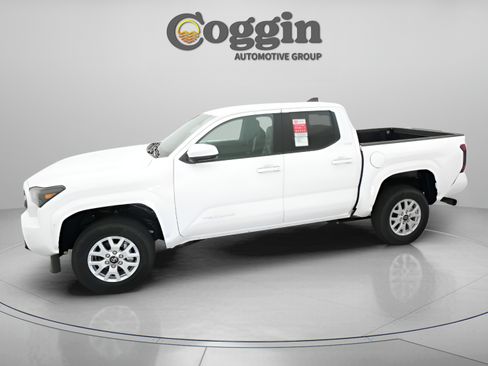 Used 2025 Toyota Tacoma SR5 w/ SR5 Upgrade Package RWD image 3