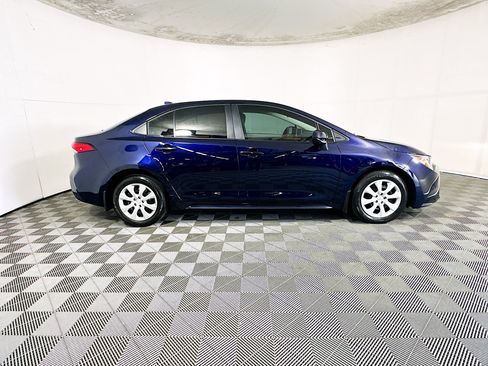 Used 2025 Toyota Corolla LE FWD image 2