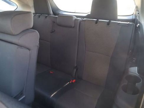 Used 2024 Toyota Highlander LE AWD/4WD image 25