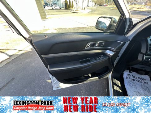 Used 2018 Ford Explorer XLT w/ Equipment Group 202A image 17