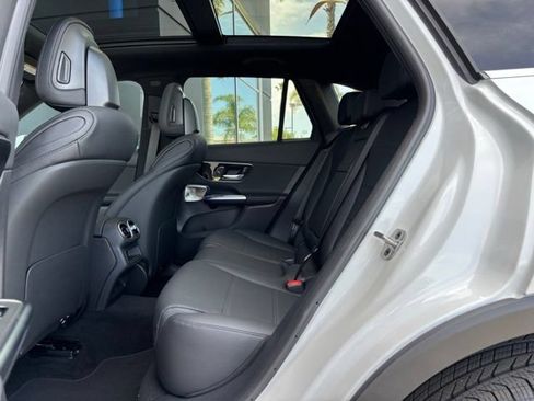 Used 2026 Mercedes-Benz GLC 300 4MATIC image 9