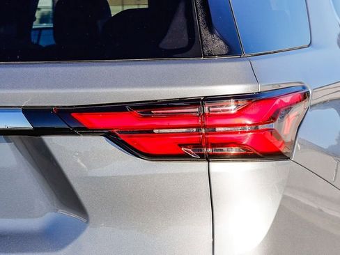 Used 2023 Chevrolet Traverse LT w/ LT Premium Package image 10