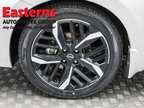 Used 2025 Nissan Versa SR w/ Trunk Package image 31