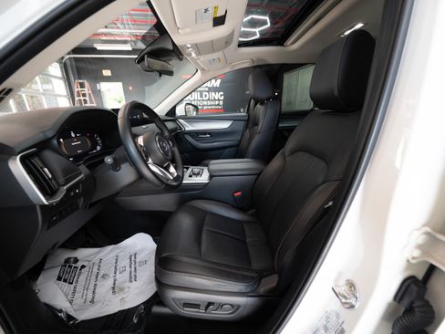 Used 2024 MAZDA CX-90 Plug-In Hybrid w/ Preferred AWD/4WD image 9