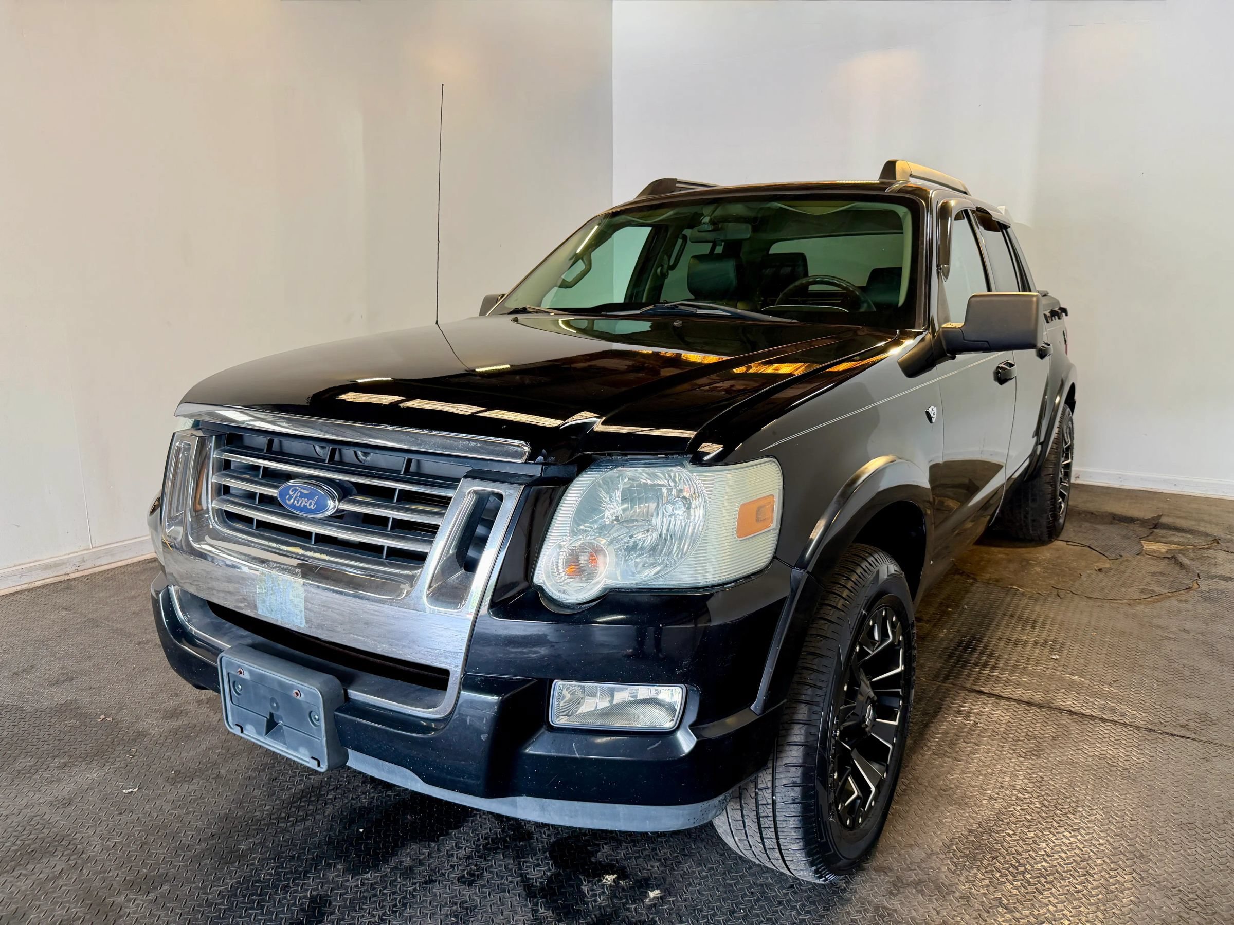 Used 2007 Ford Explorer Sport Trac Limited AWD/4WD image 2