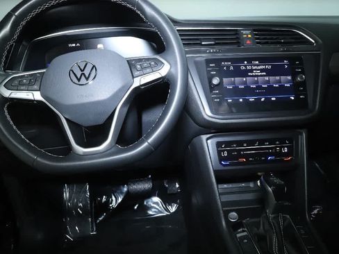 Used 2023 Volkswagen Tiguan SE AWD/4WD image 28