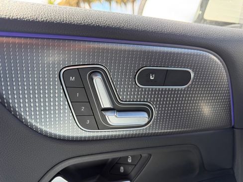 Used 2023 Mercedes-Benz EQB 300 4MATIC image 10