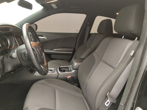 Used 2019 Dodge Charger SXT RWD image 17