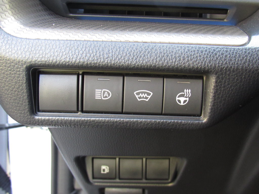 Certified 2025 Toyota Prius XLE FWD image 32
