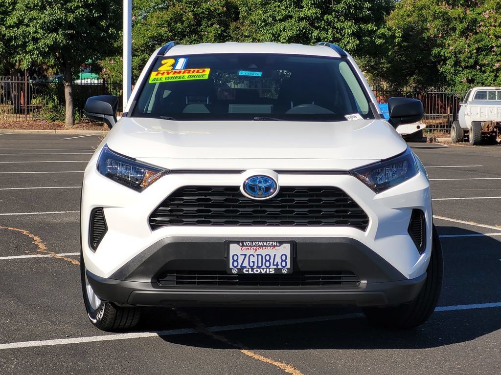Used 2021 Toyota RAV4 LE AWD/4WD image 3