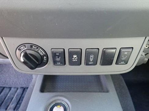 Used 2020 Nissan Frontier SV w/ Midnight Edition Floor Mats image 21