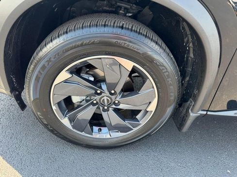 Used 2025 Nissan Rogue SV image 7