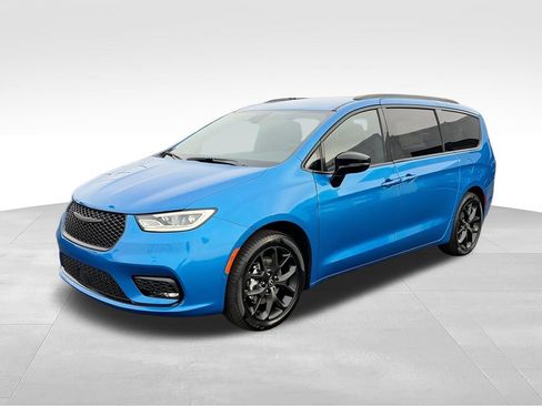 New 2026 Chrysler Pacifica Select w/ S Appearance Package FWD image 4