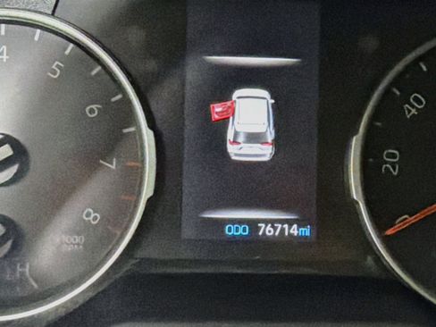 Used 2019 Toyota RAV4 LE FWD image 18