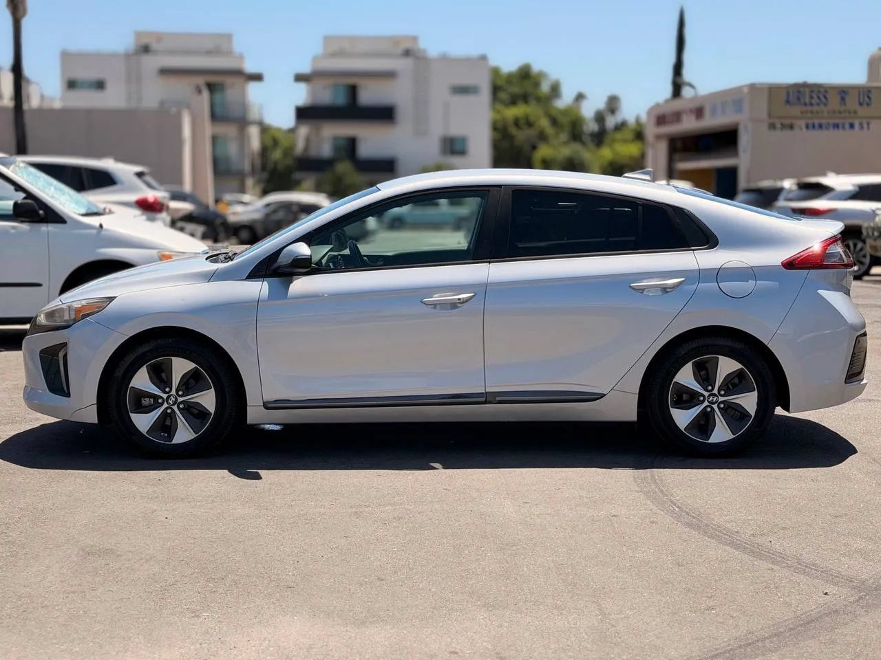 Used 2019 Hyundai Ioniq Electric FWD image 9